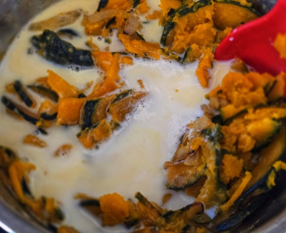 Steamed kabocha simmering with milk