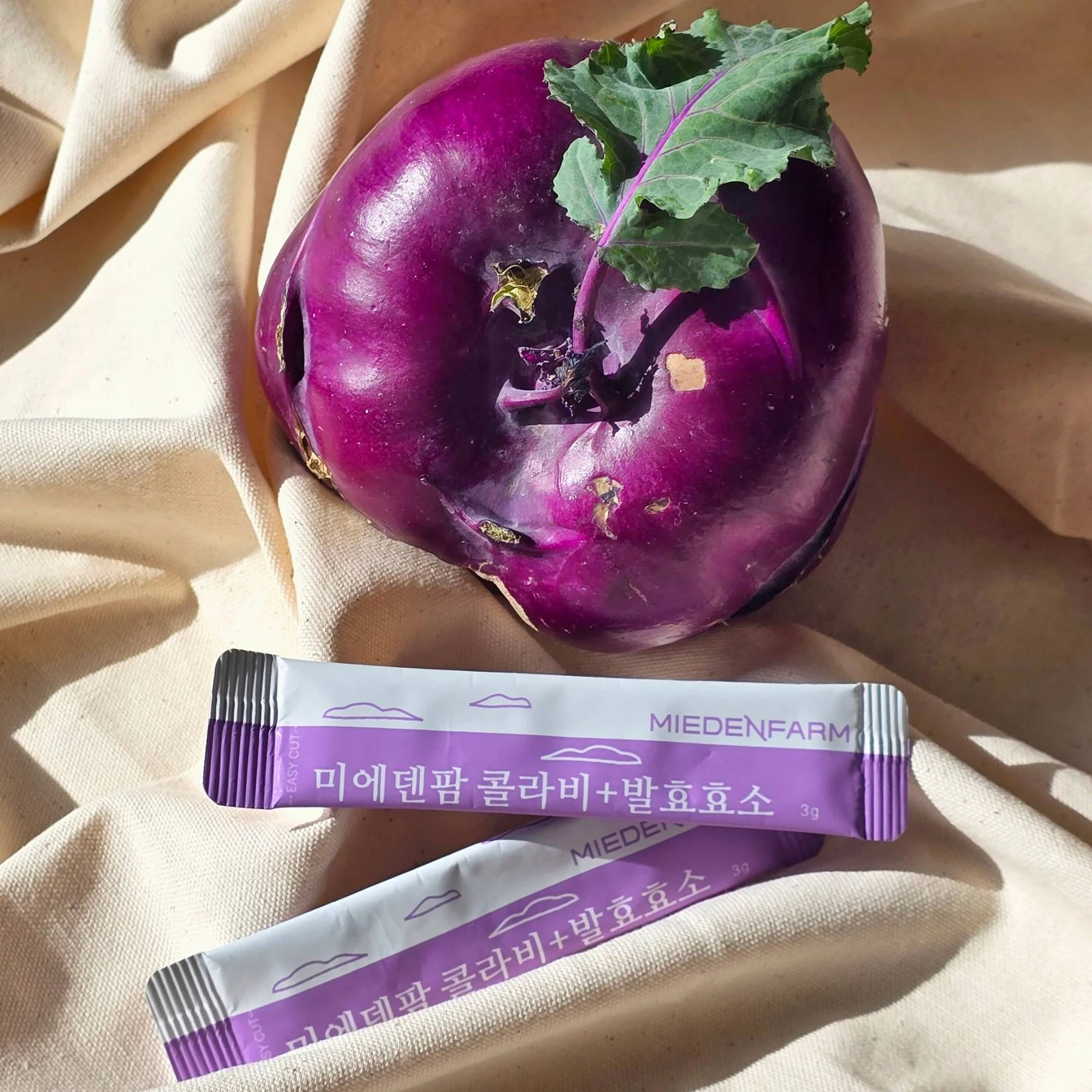 Kohlrabi and Kohlrabi+ Fermented Enzyme sticks (photo by MIEDEN FARM)